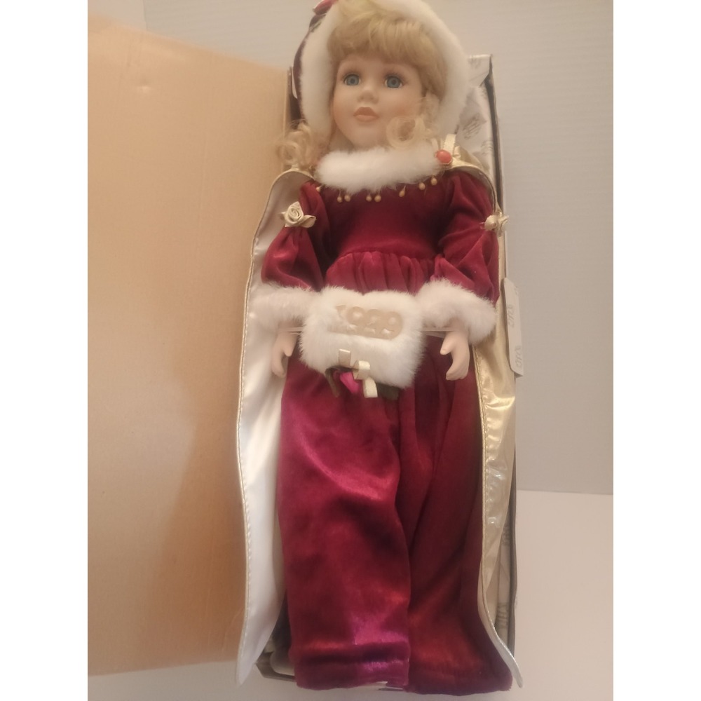 Vintage Heritage Signature Collection 1999 Christmas Doll NIB #12309...18"